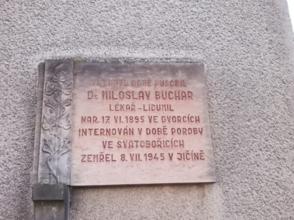 Pamětní deska dr. Miloslav Buchar